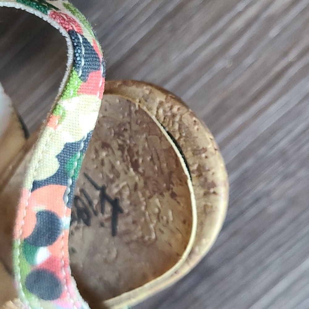 NWOT Fioni Strap Backs - Picture 4 of 7
